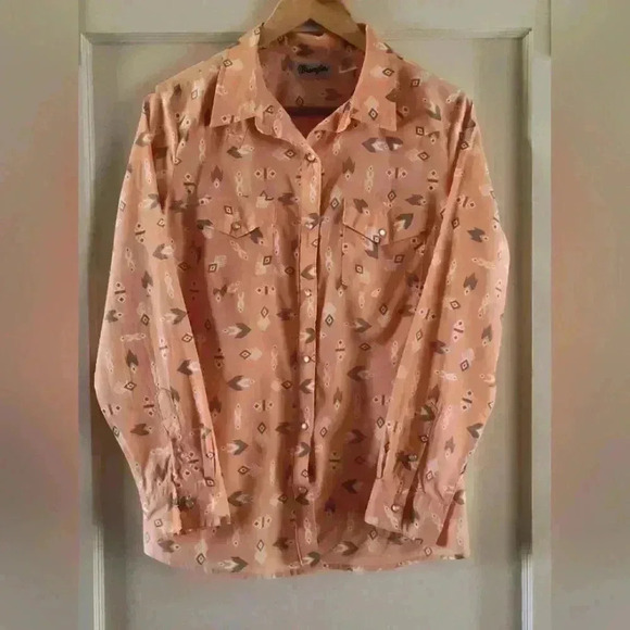 Wrangler Tops - Wrangler Women's Rancher Button Up | Peach | Southwest Print | Medium